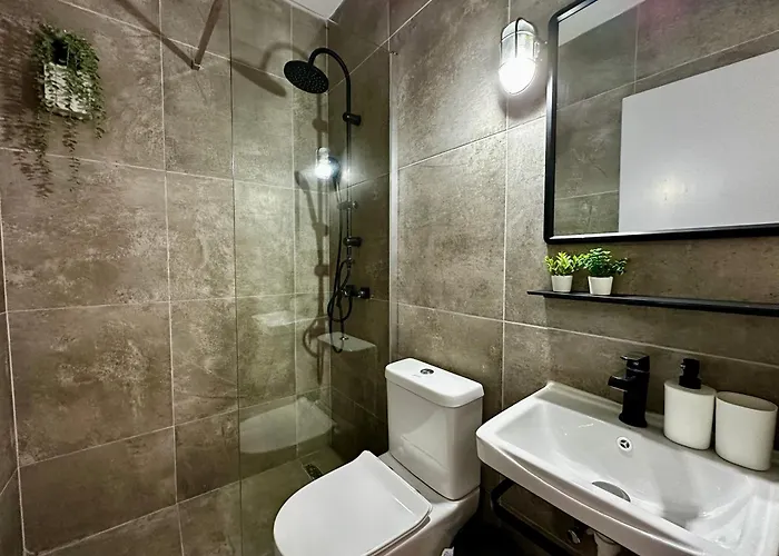 Bright & Modern In Town, Near The - No 9 Apartamento