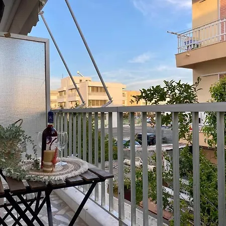 Daire Bright & Modern In Town, Near The - No 9 İstanköy