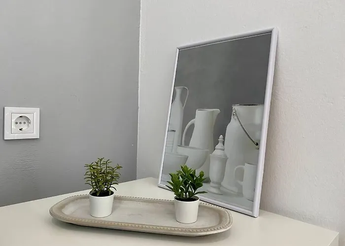 Bright & Modern In Town, Near The - No 9 *