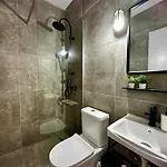 Bright & Modern In Town, Near The - No 9 Apartamento