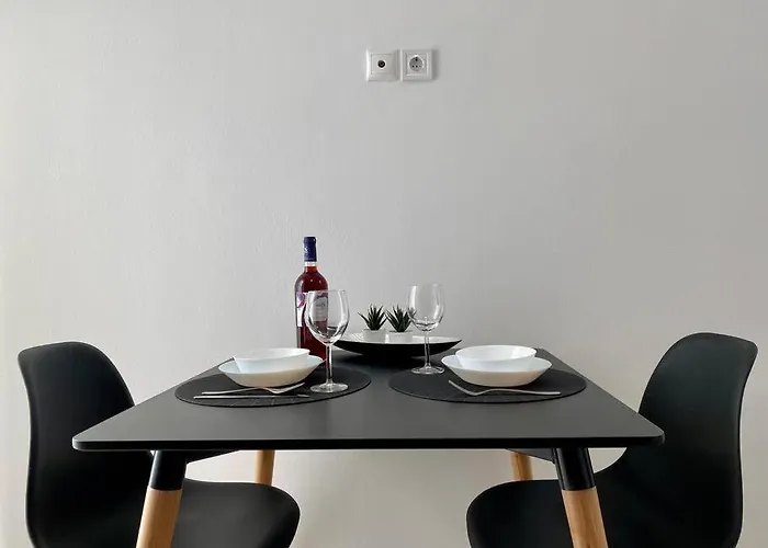 Apartman Bright & Modern In Town, Near The - No 9